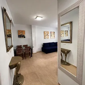 Centro - Beautiful , Newly Renovated 2 Bedroom Appartamento